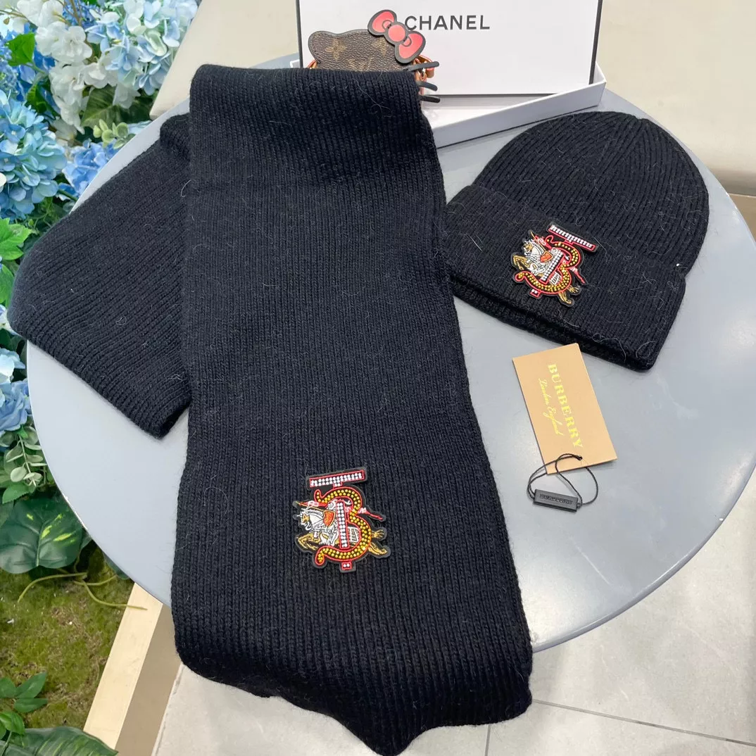 Burberry Hat and Scarf Set Efficient 3642