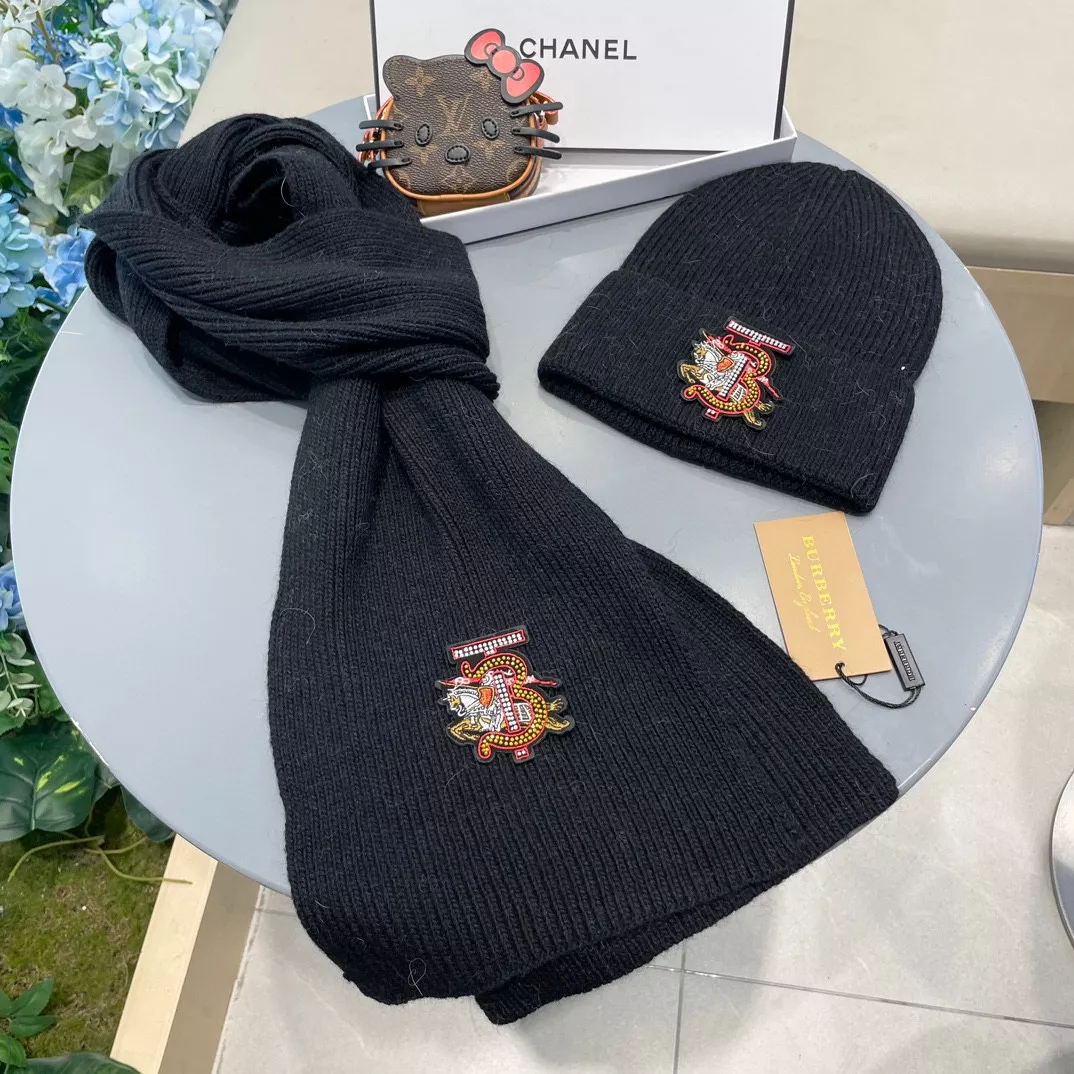 Burberry Hat and Scarf Set Efficient 3642