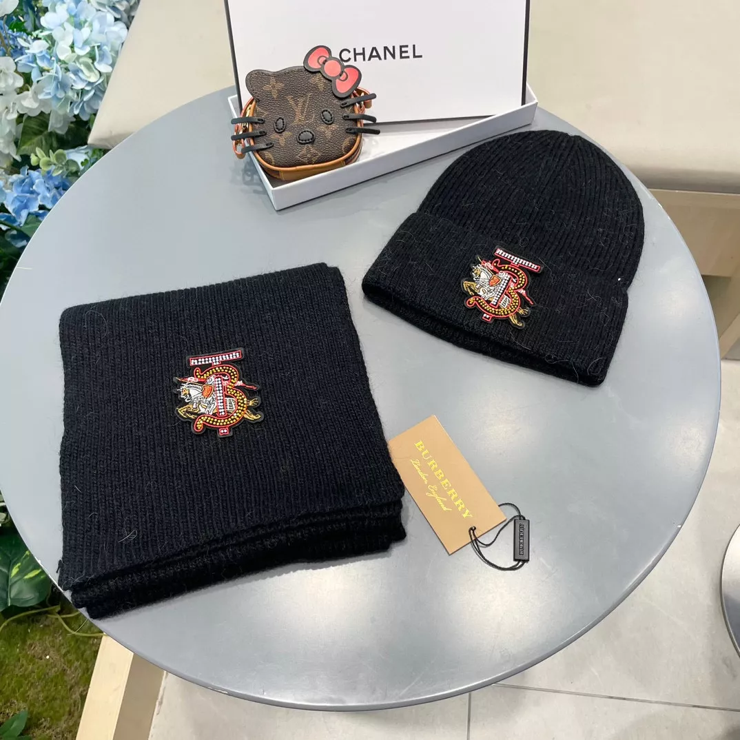 Burberry Hat and Scarf Set Efficient 3642