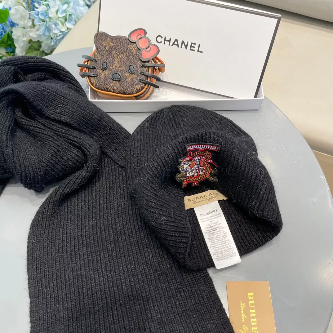Burberry Hat and Scarf Set Efficient 3642