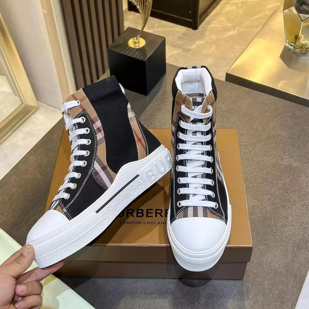 Burberry High Tops Shoes For Men Compact 5488