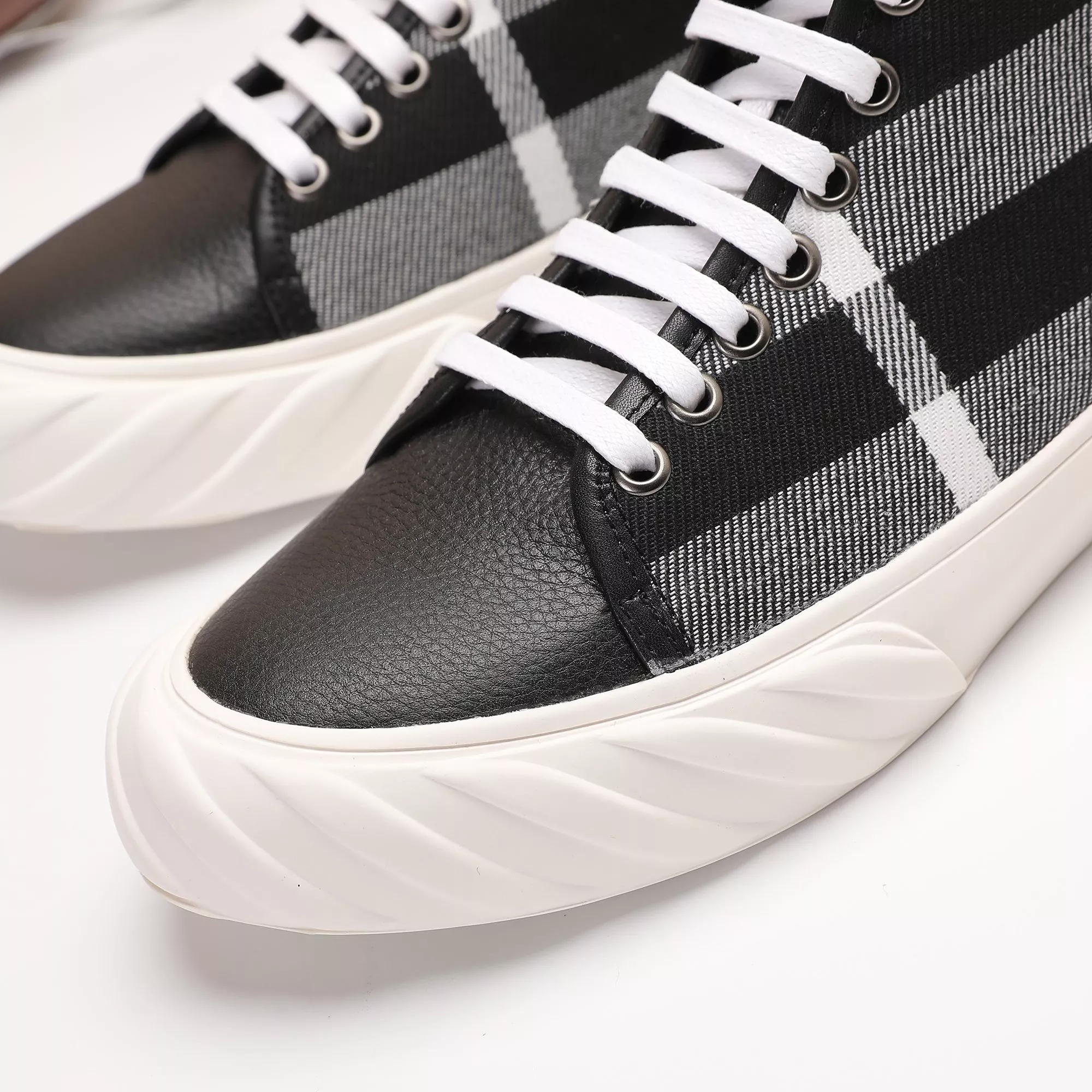 Burberry High Tops Shoes For Men GoodFit 4554