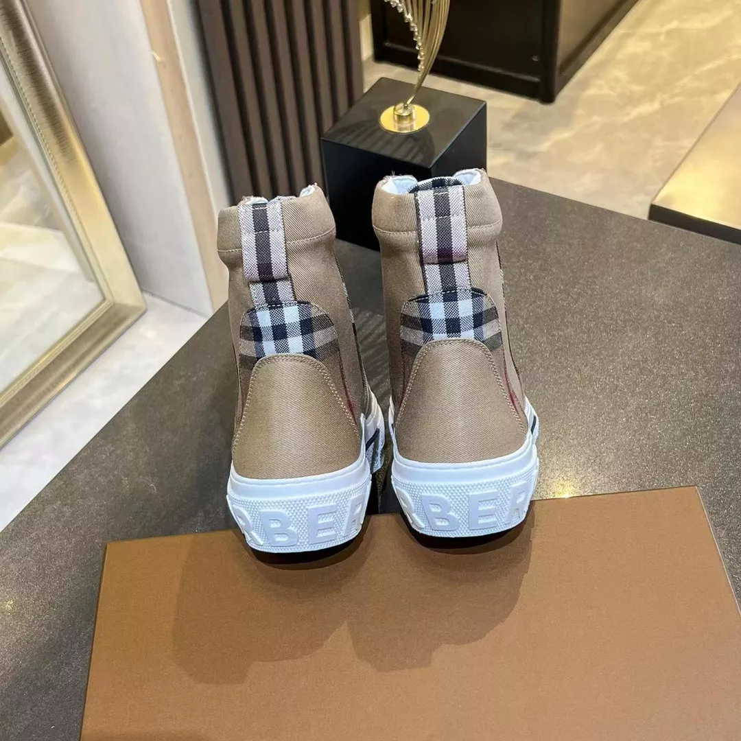 Burberry High Tops Shoes For Men Popular 8527