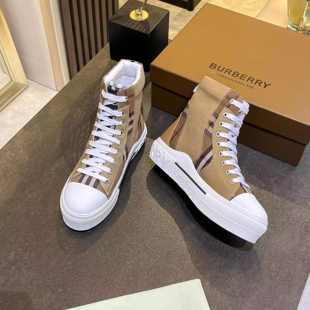 Burberry High Tops Shoes For Men Popular 8527