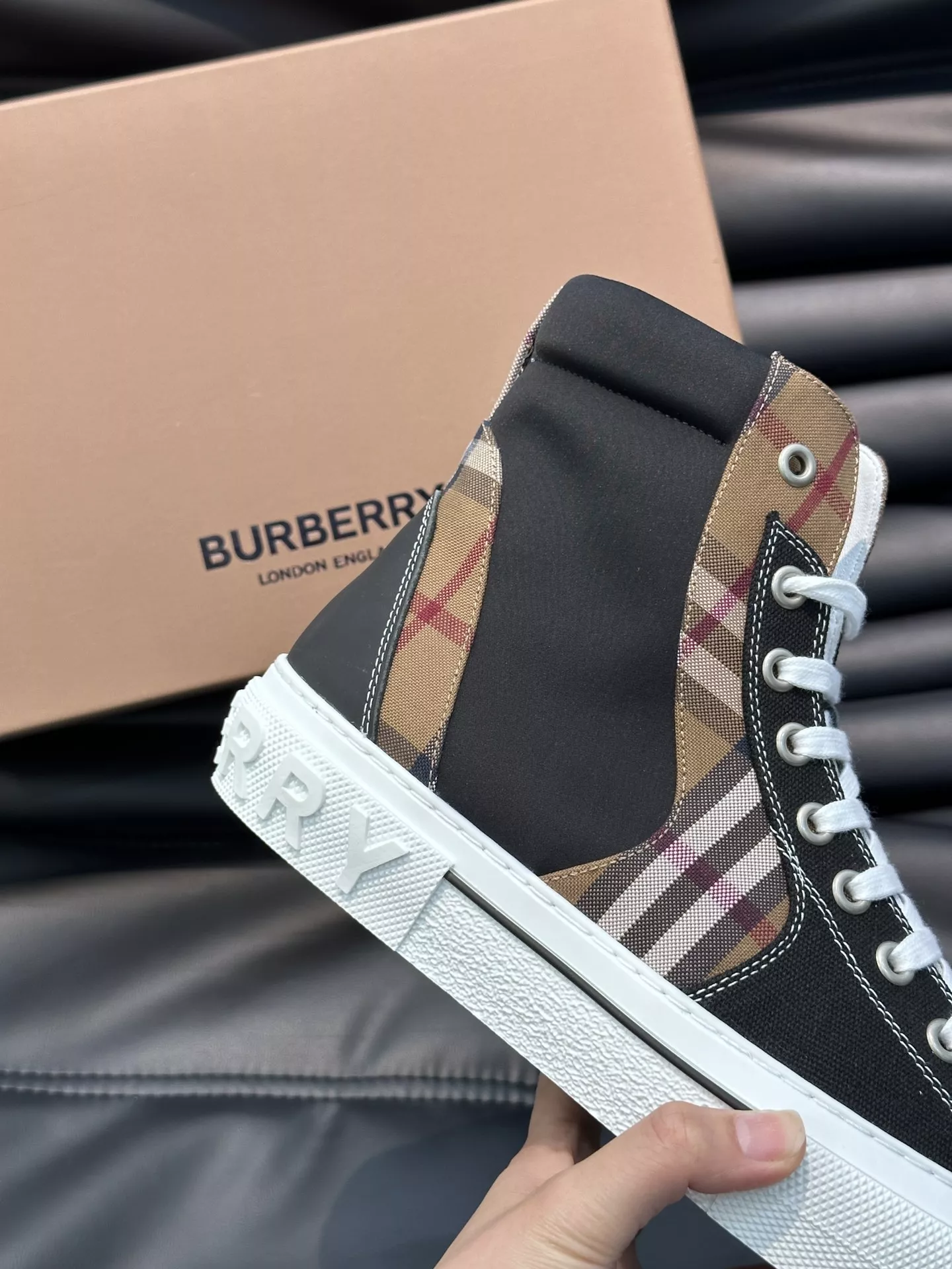 Burberry High Tops Shoes For Men Reliable 5007