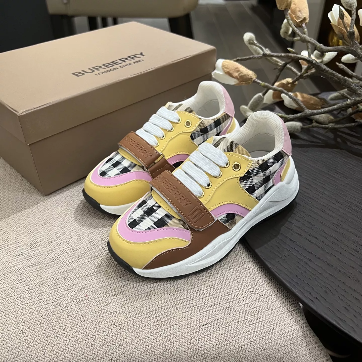 Burberry Kids' Shoes Minimalist 9001