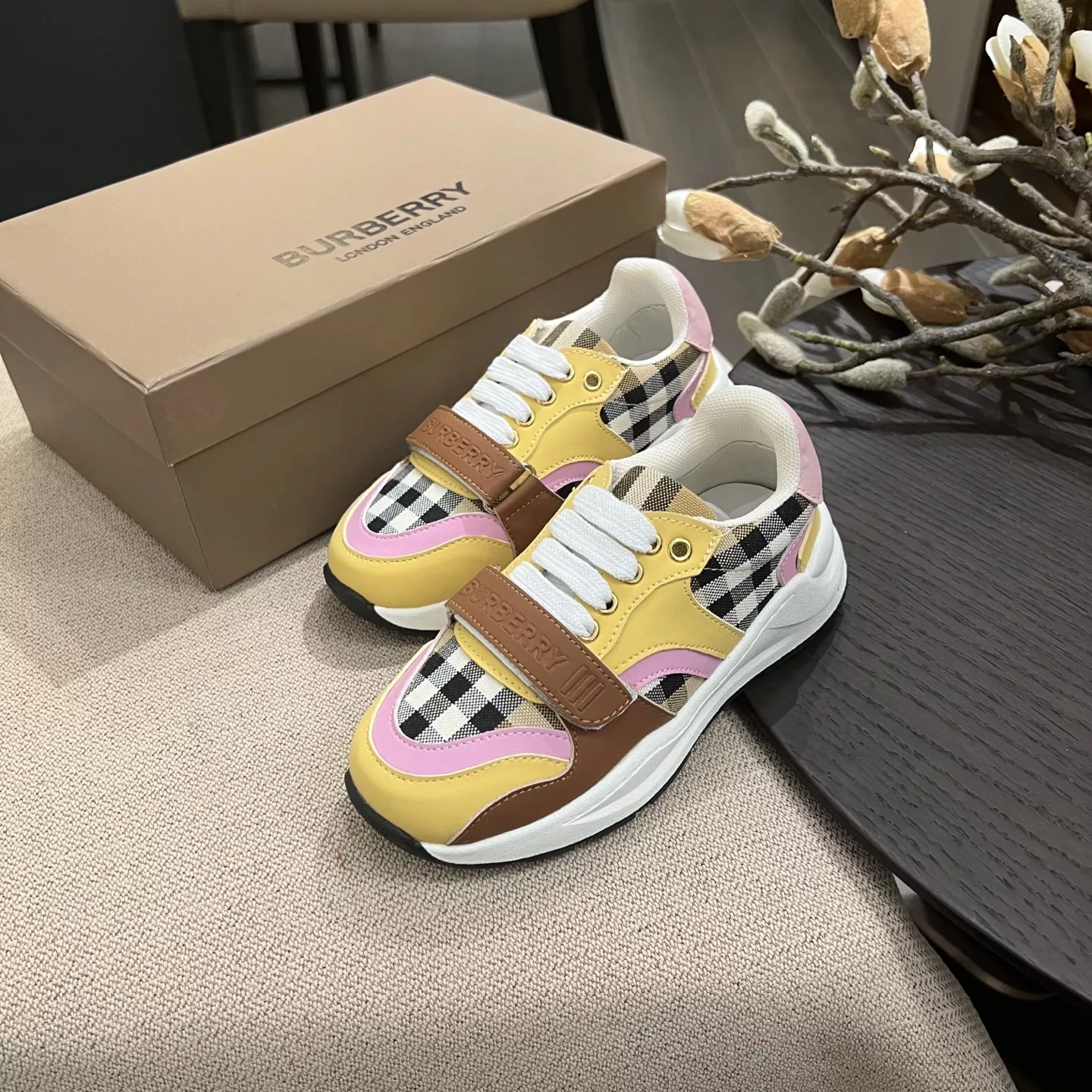 Burberry Kids' Shoes Minimalist 9001