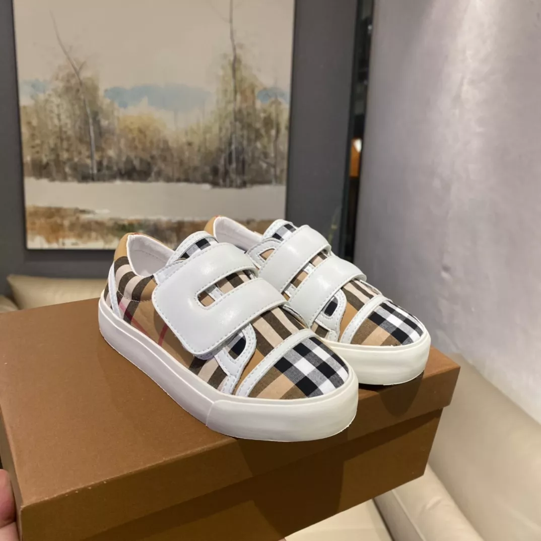 Burberry Kids' Shoes UrbanStyle 9261