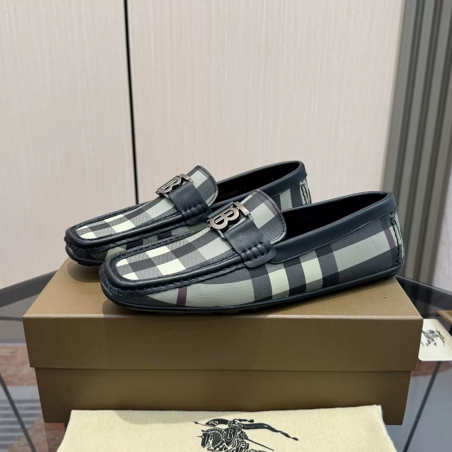 Burberry Leather Shoes For Men StreetReady 9576