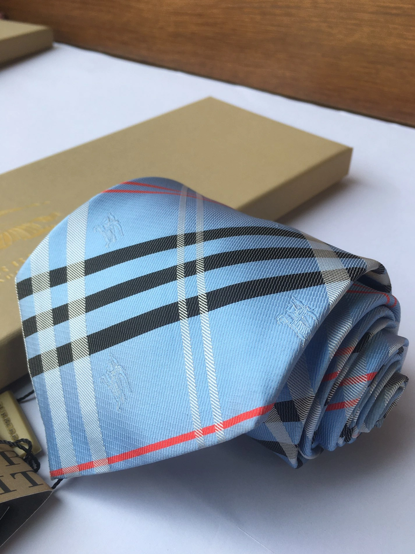 Burberry Necktie For Men Durable 8375