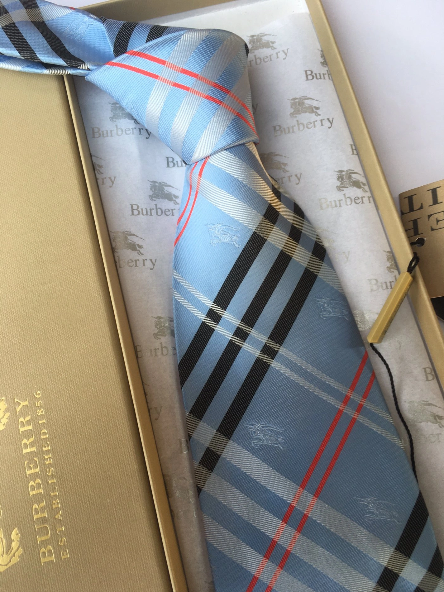 Burberry Necktie For Men Durable 8375