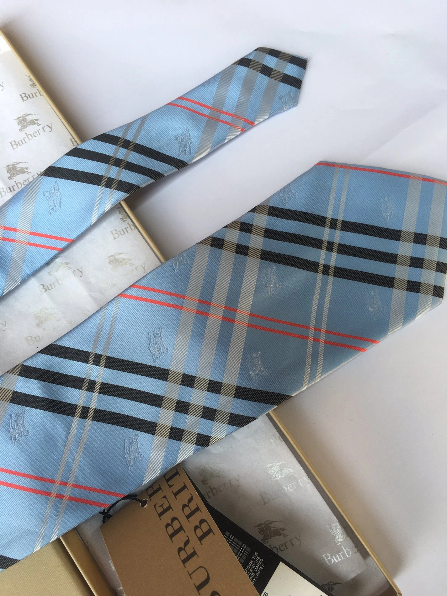 Burberry Necktie For Men Durable 8375