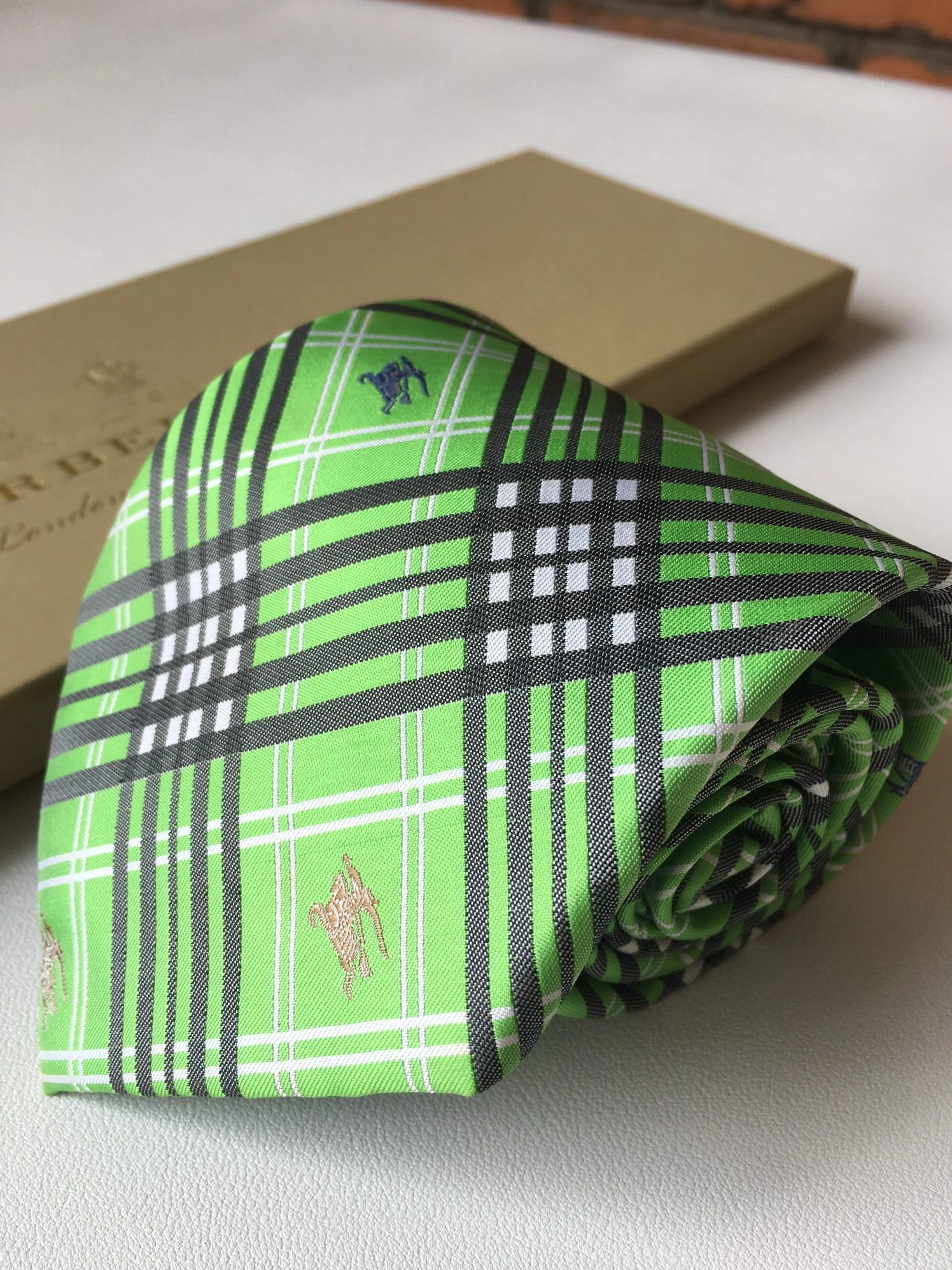 Burberry Necktie For Men Durable 8455