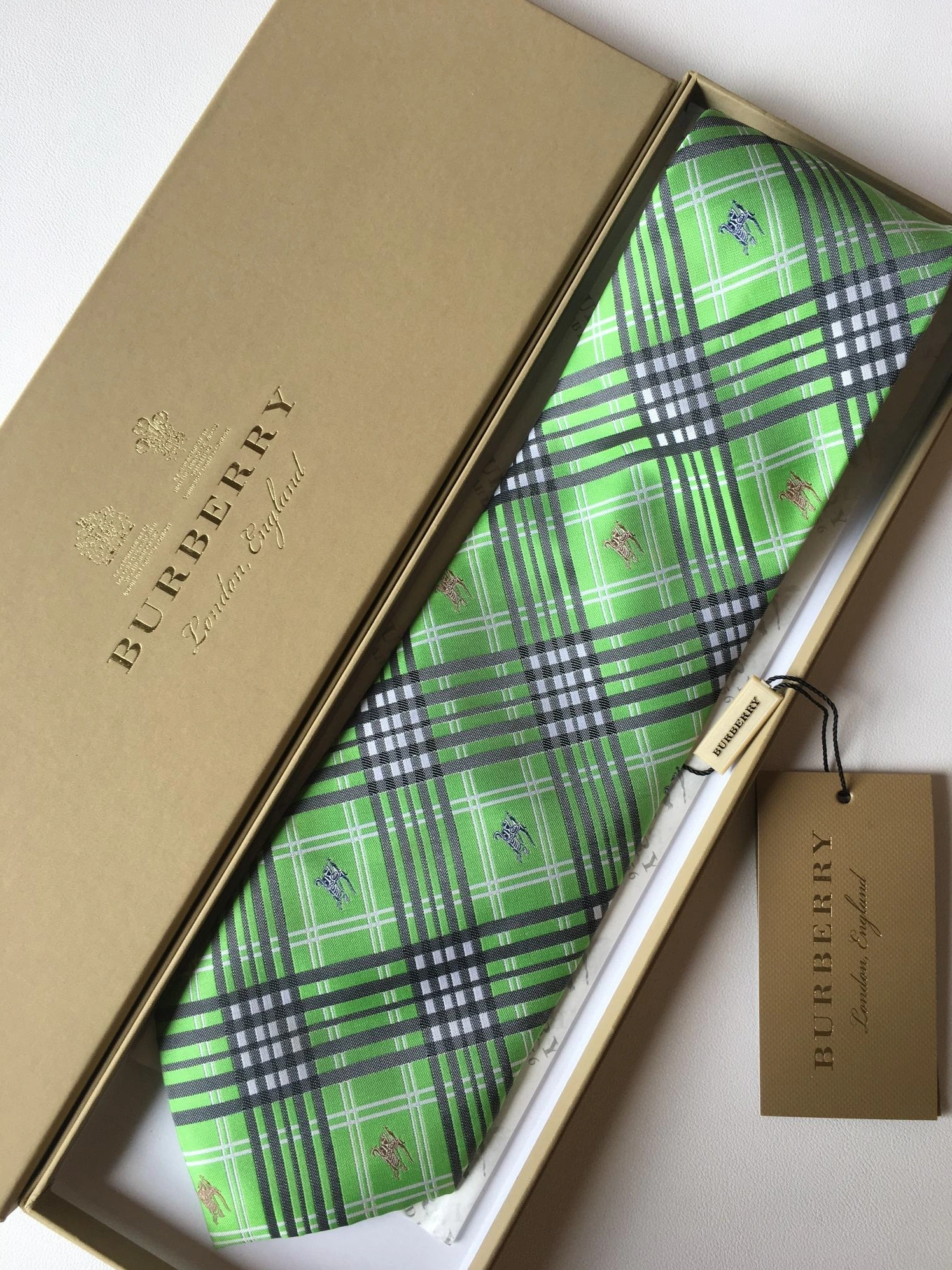 Burberry Necktie For Men Durable 8455