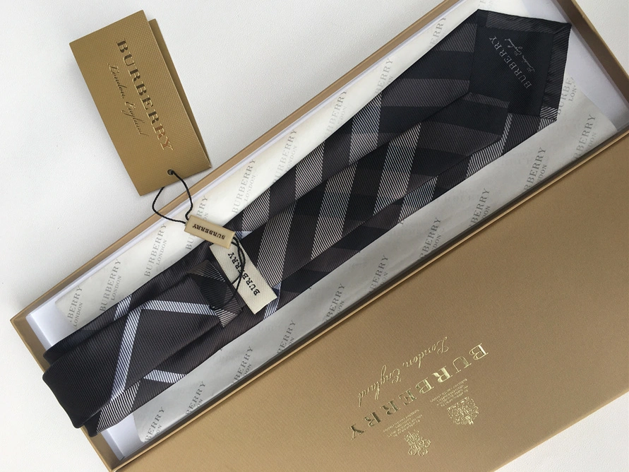 Burberry Necktie For Men Durable 9078