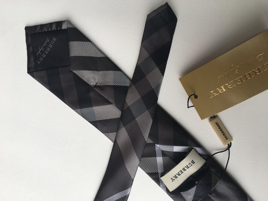 Burberry Necktie For Men Durable 9078