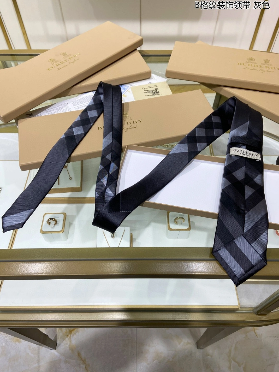 Burberry Necktie For Men Flexible 2296
