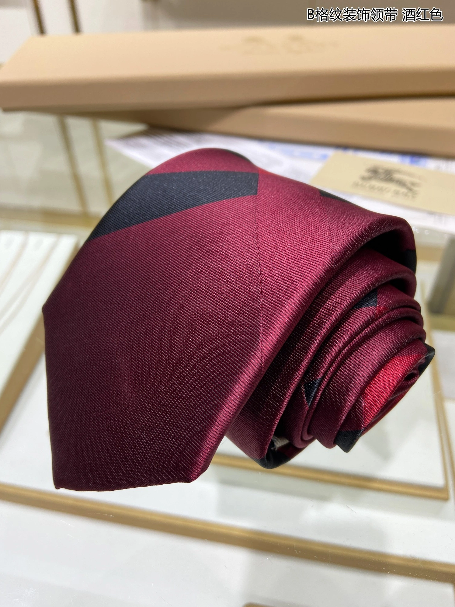 Burberry Necktie For Men Flexible 8117