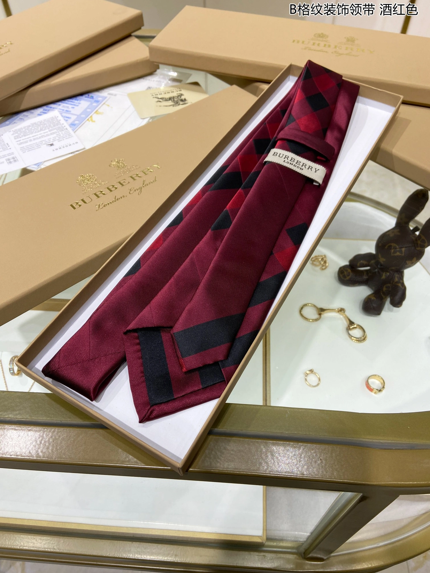 Burberry Necktie For Men Flexible 8117