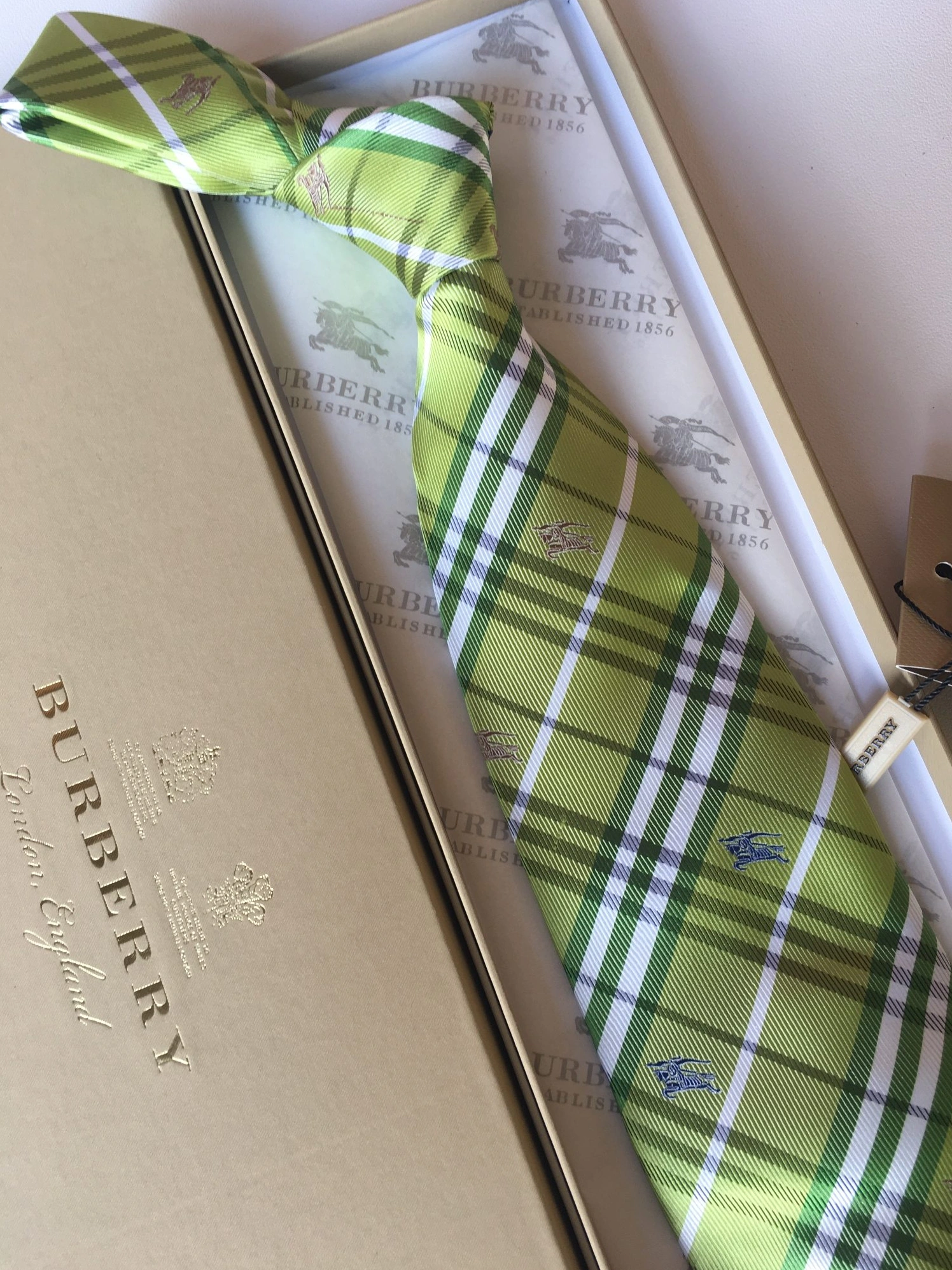 Burberry Necktie For Men Practical 5250