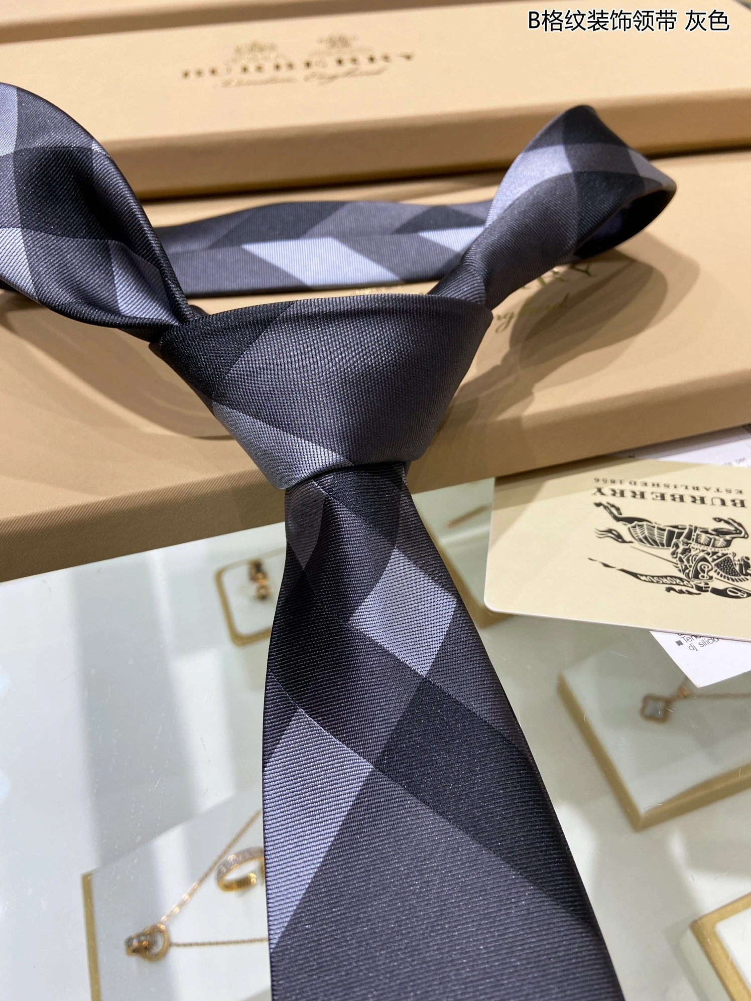 Burberry Necktie For Men Vibrant 2918