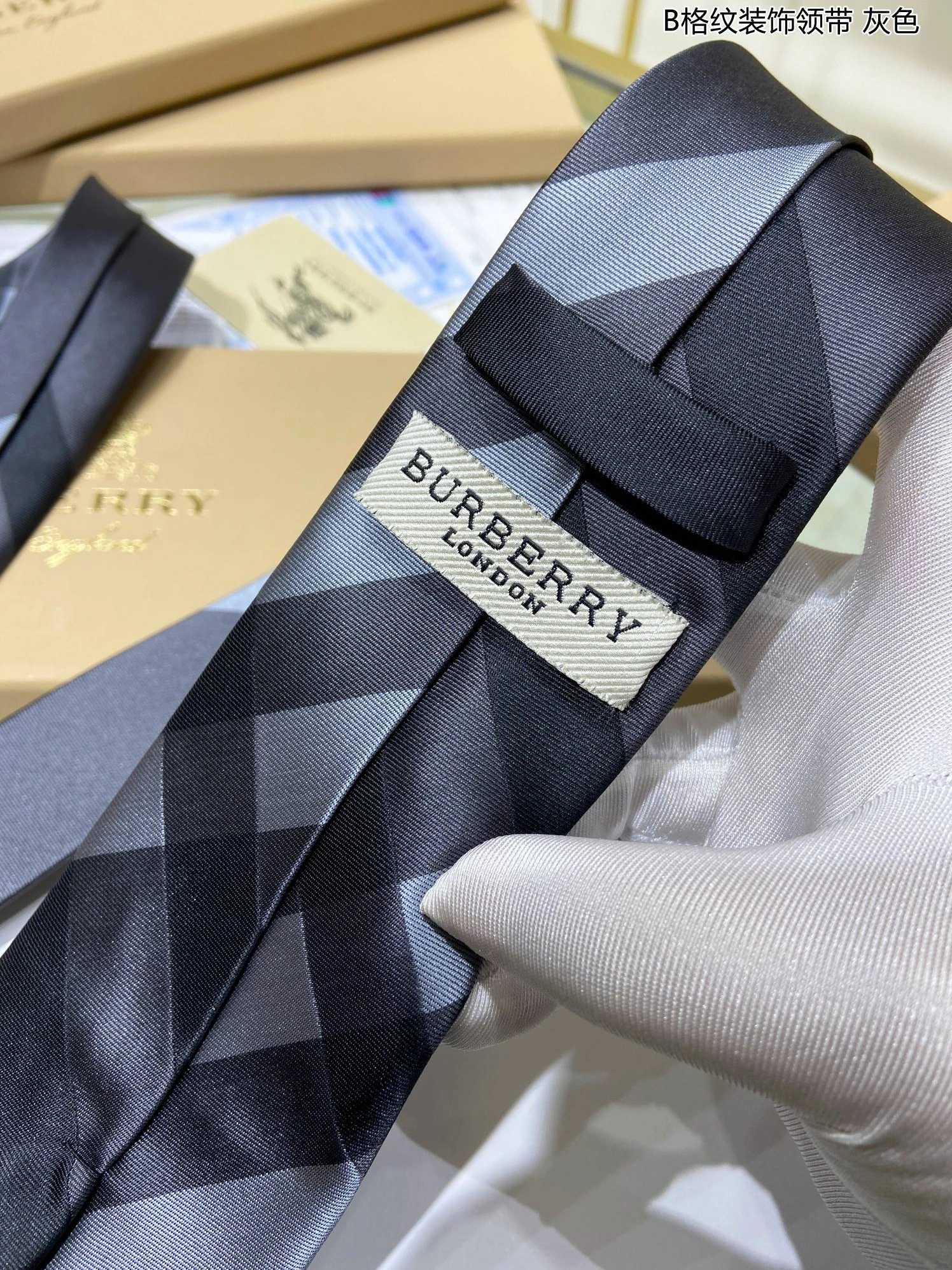 Burberry Necktie For Men Vibrant 2918