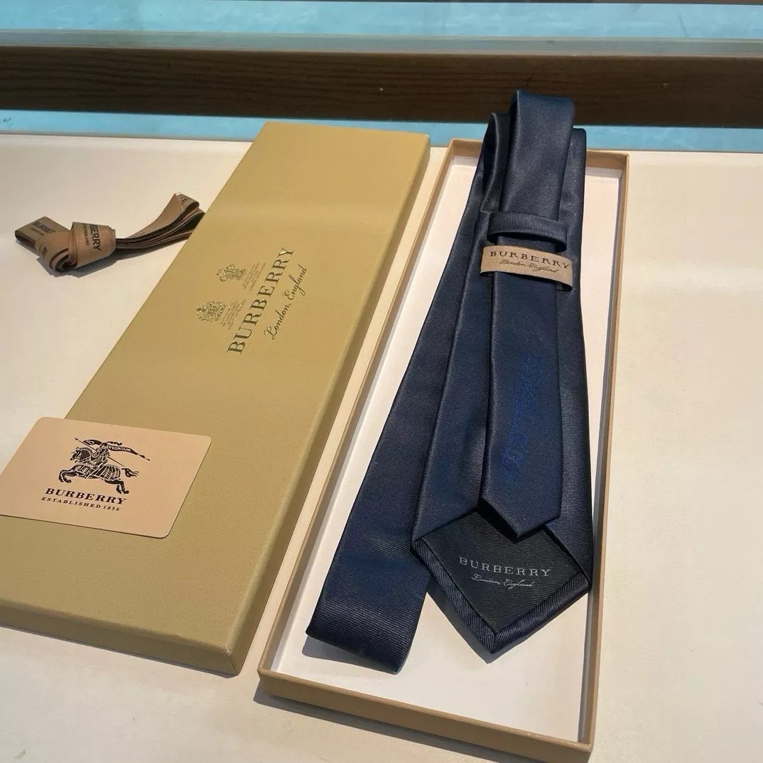 Burberry Necktie Sleek 6900