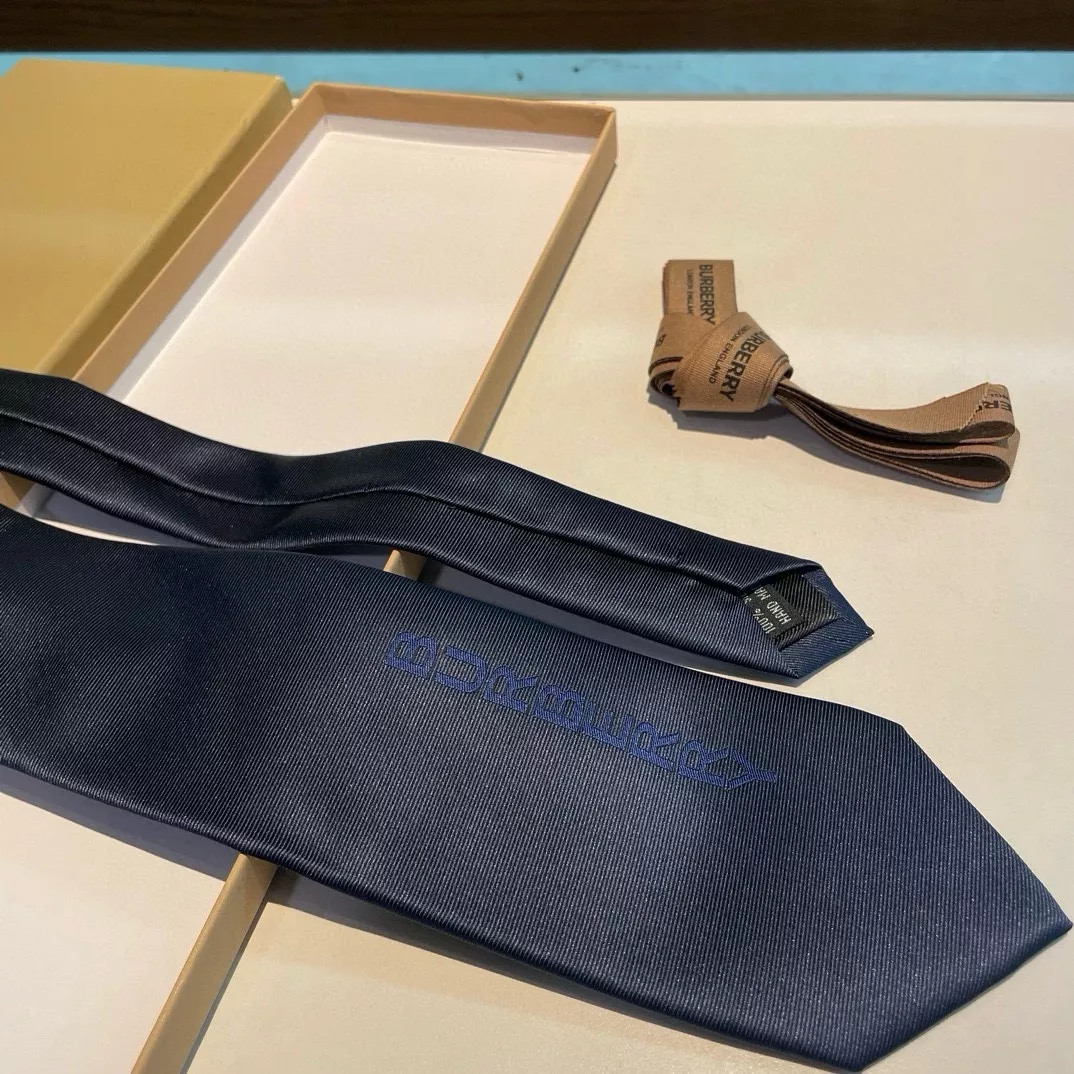 Burberry Necktie Sleek 6900