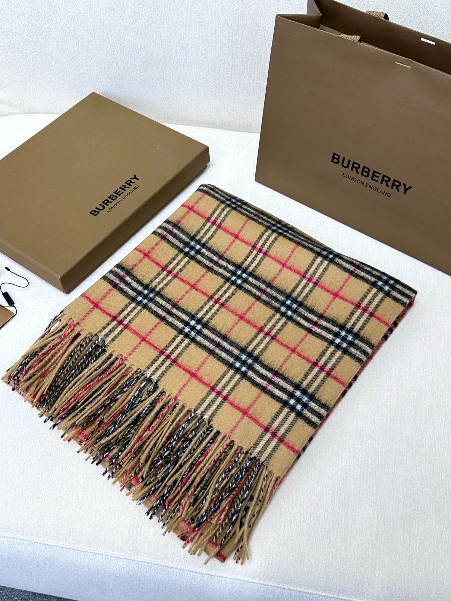 Burberry Poncho Resilient 1782
