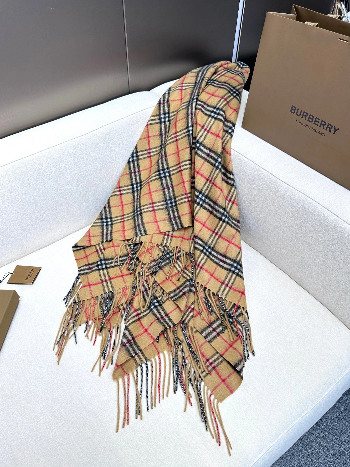 Burberry Poncho Resilient 1782