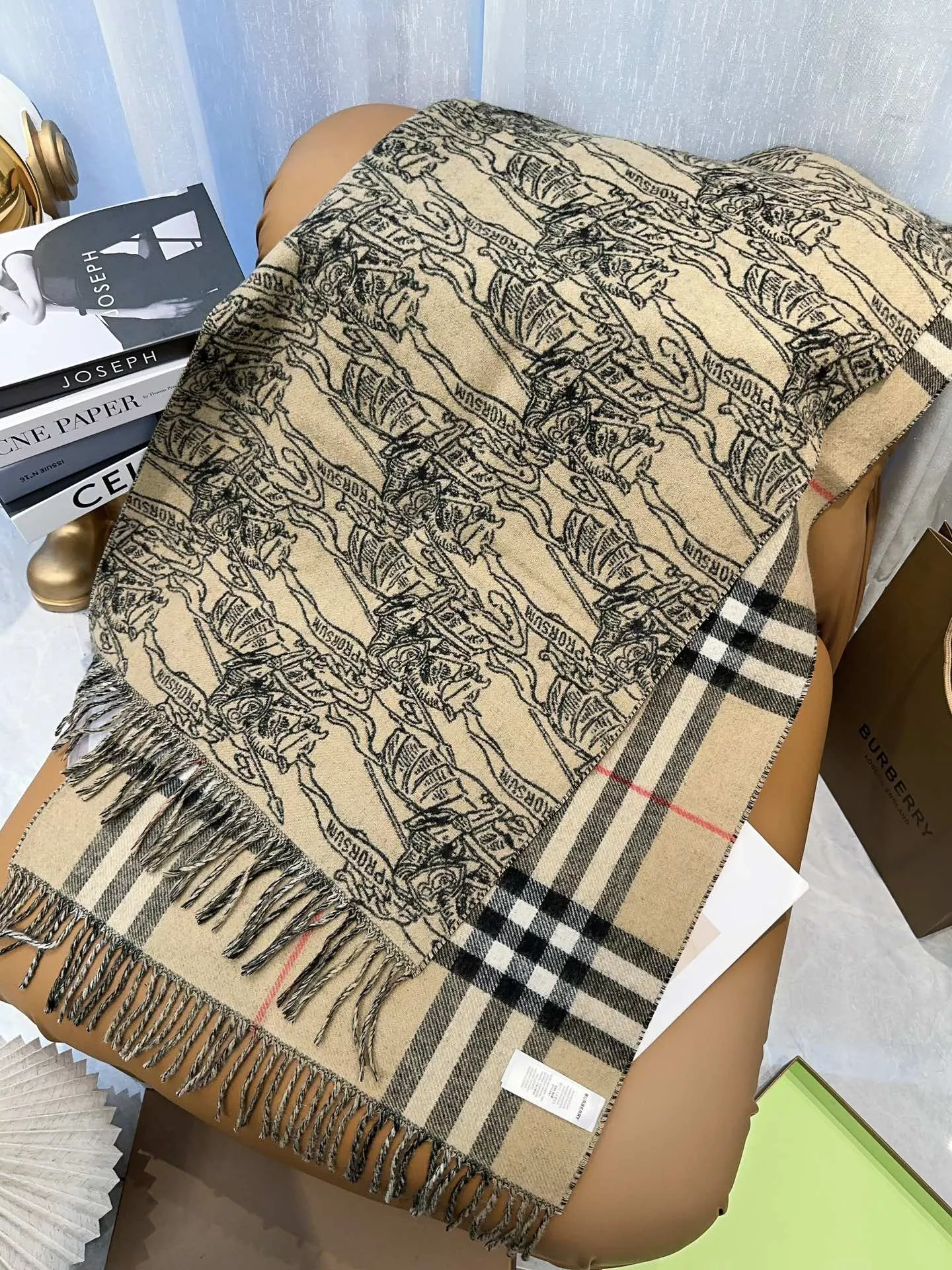 Burberry Scarf For Unisex Flexible 9733