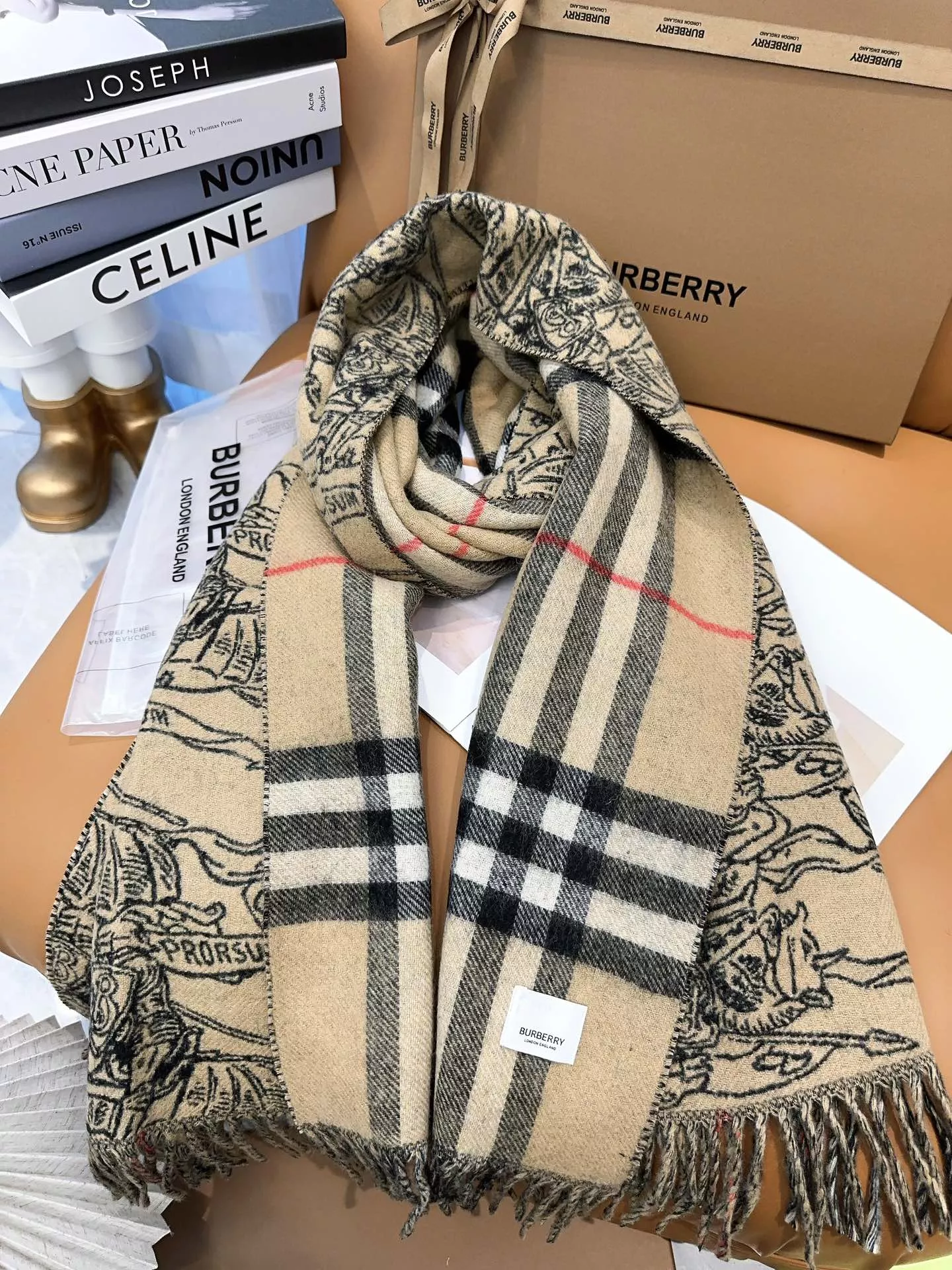 Burberry Scarf For Unisex Flexible 9733