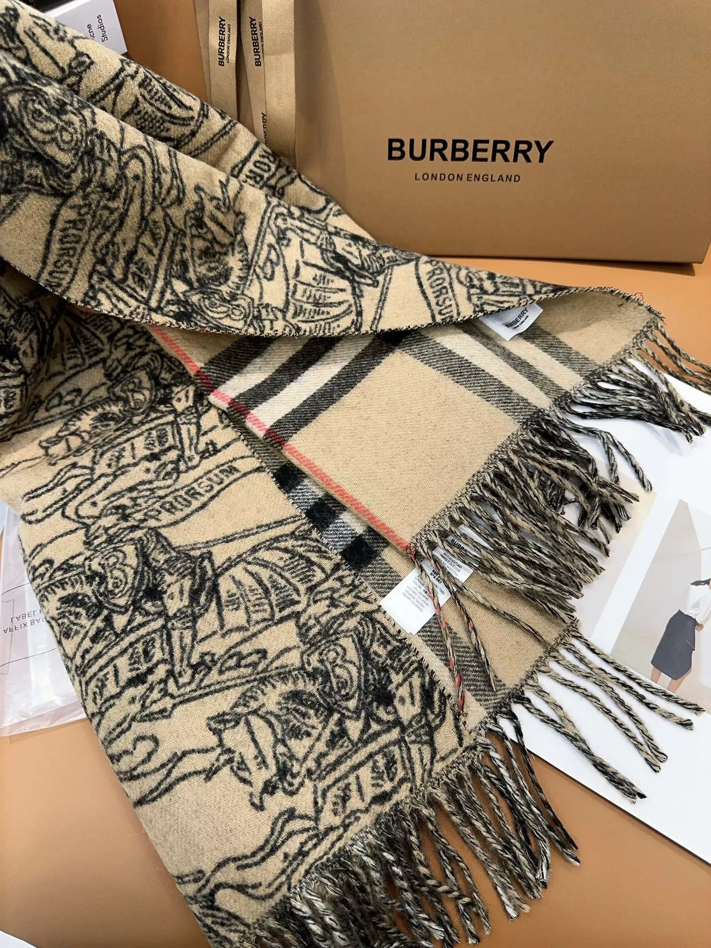 Burberry Scarf For Unisex Flexible 9733
