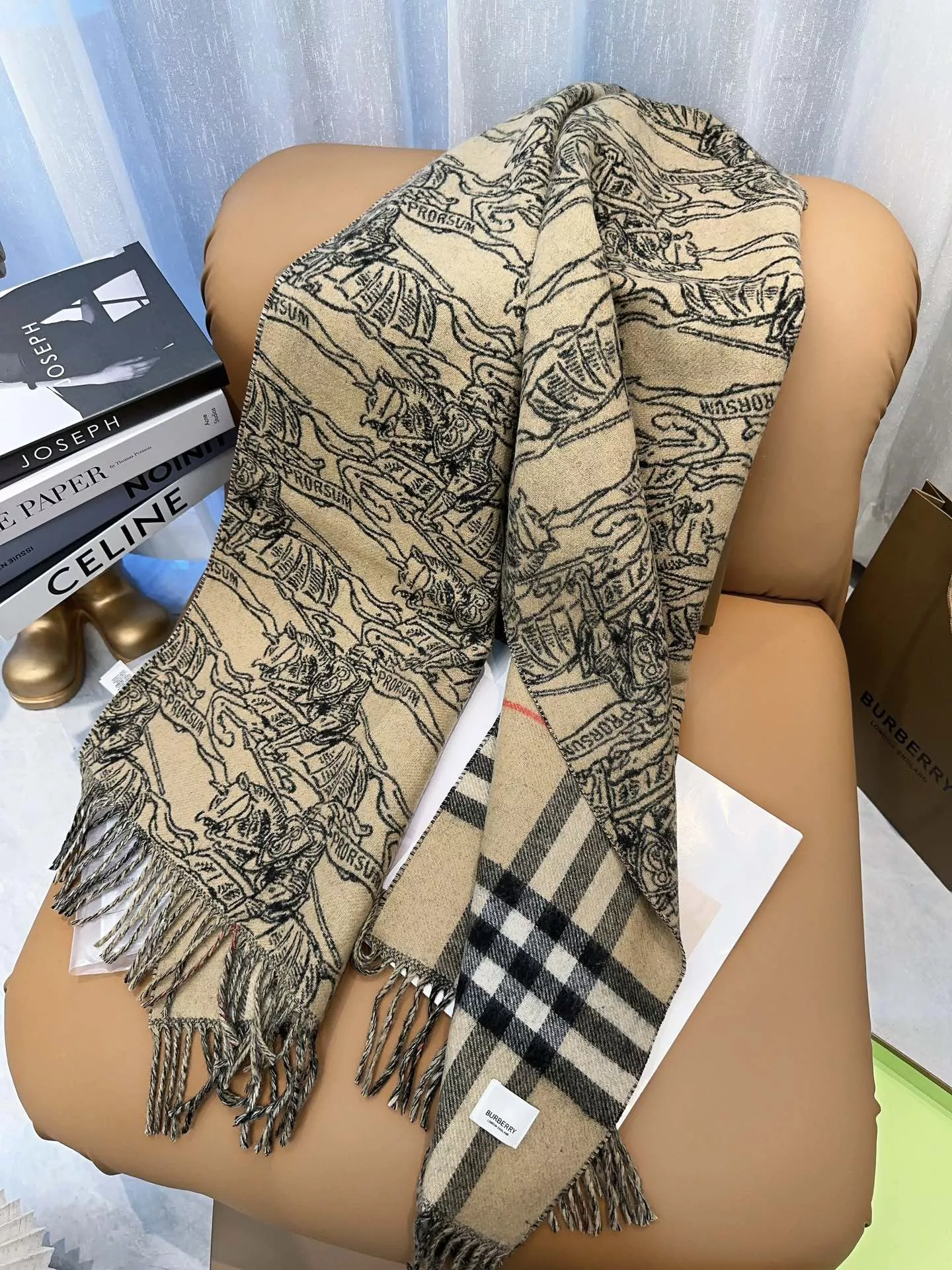 Burberry Scarf For Unisex Flexible 9733