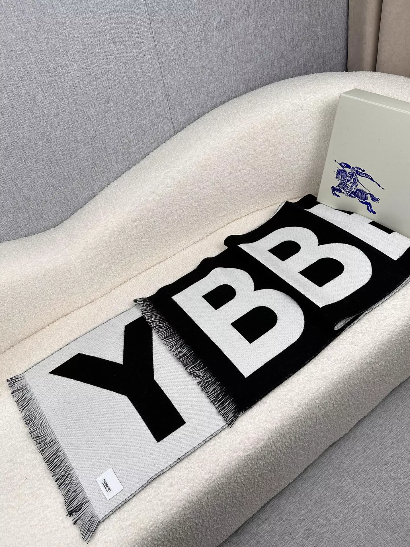 Burberry Scarf For Unisex Resilient 5703