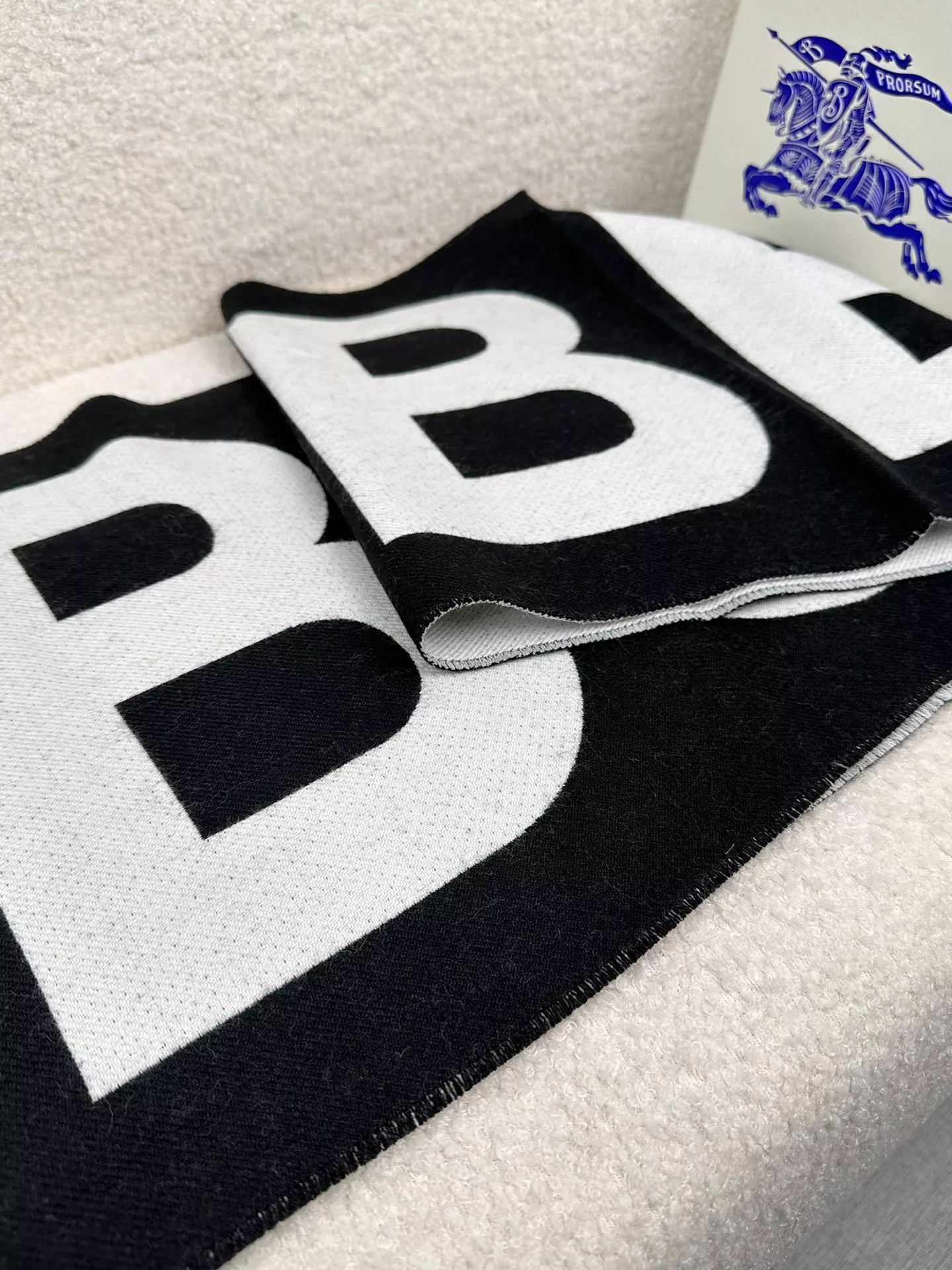 Burberry Scarf For Unisex Resilient 5703