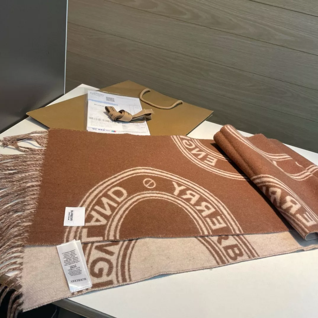 Burberry Scarf For Women AllSeason 5719