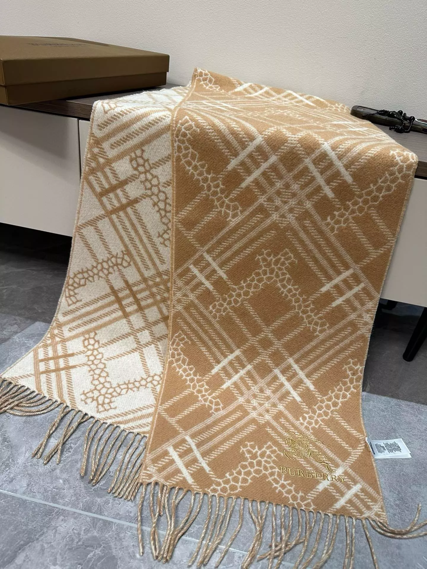 Burberry Scarf For Women Compact 9595