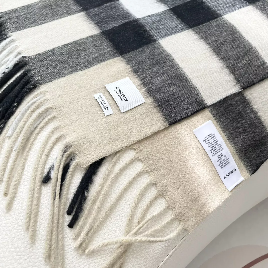 Burberry Scarf For Women EasyMatch 4562