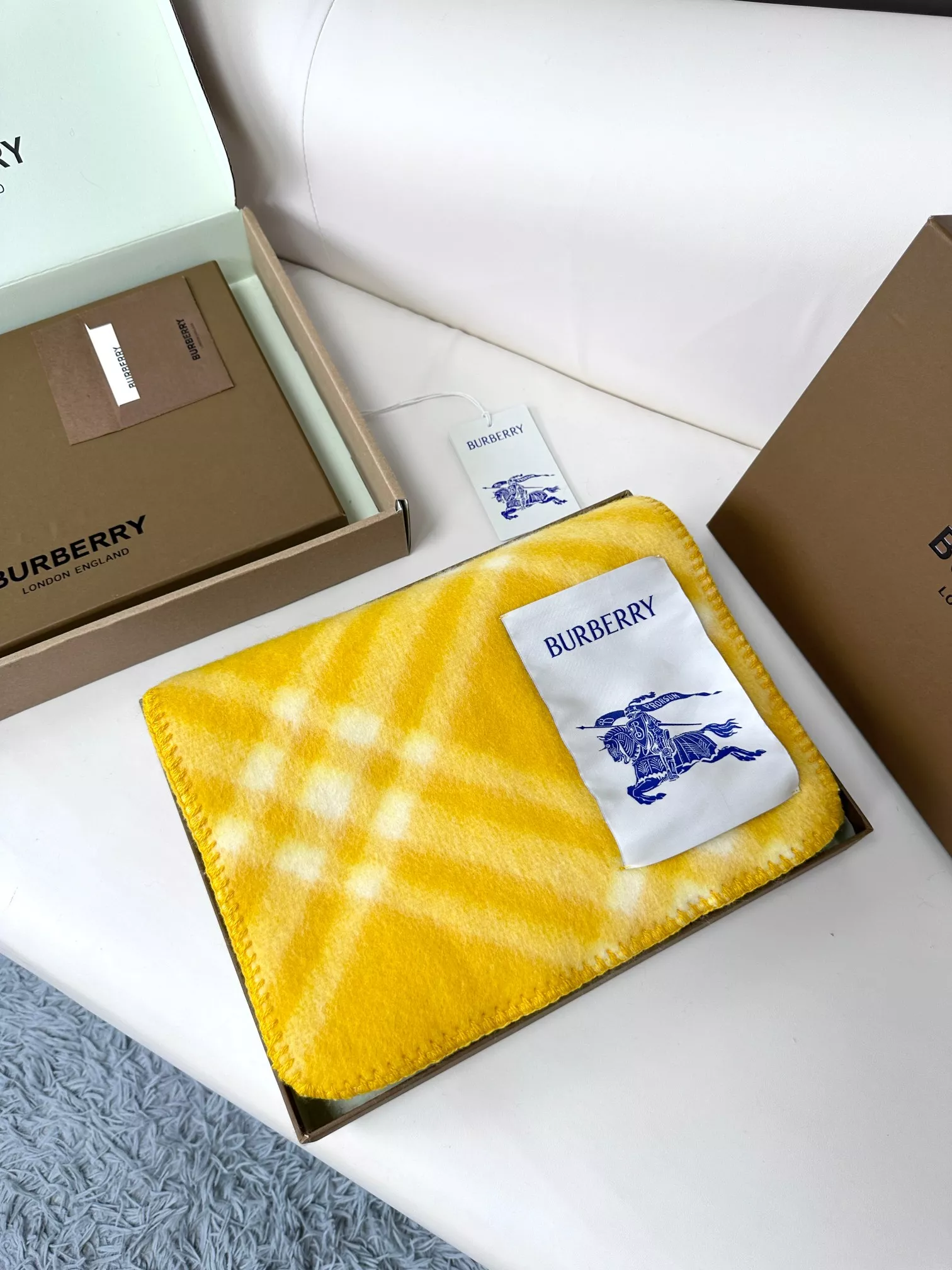 Burberry Scarf For Women EasyMatch 8440