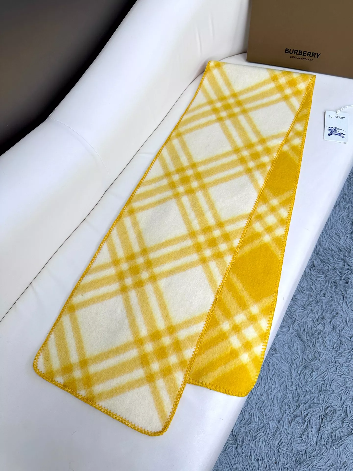 Burberry Scarf For Women EasyMatch 8440