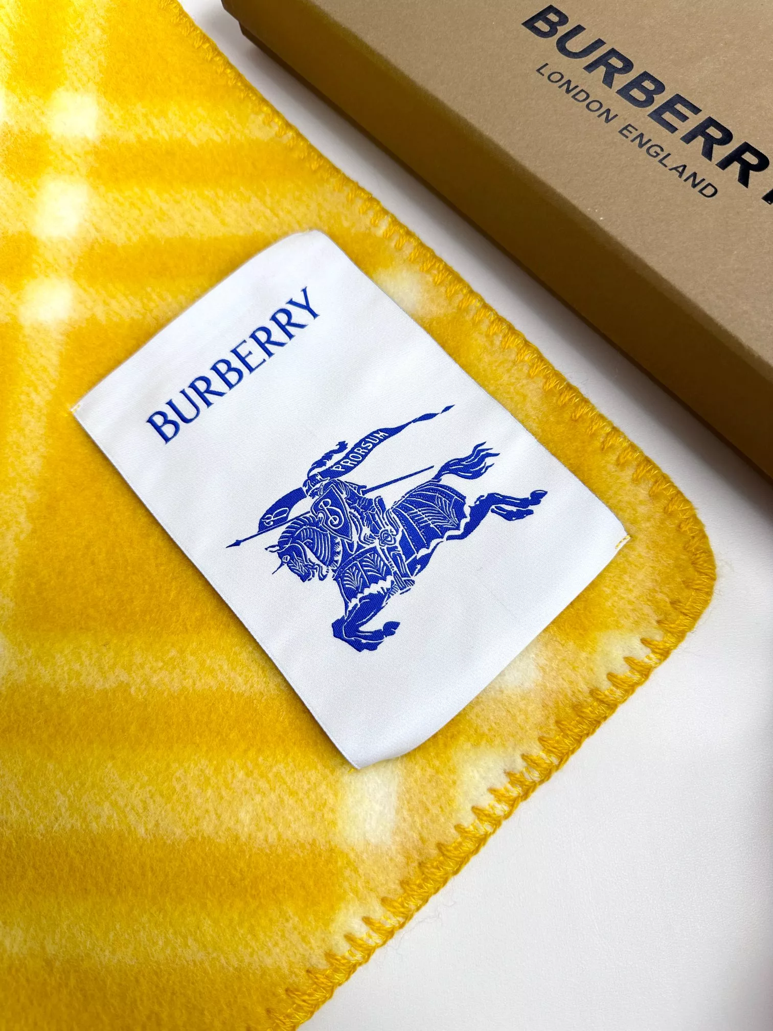 Burberry Scarf For Women EasyMatch 8440