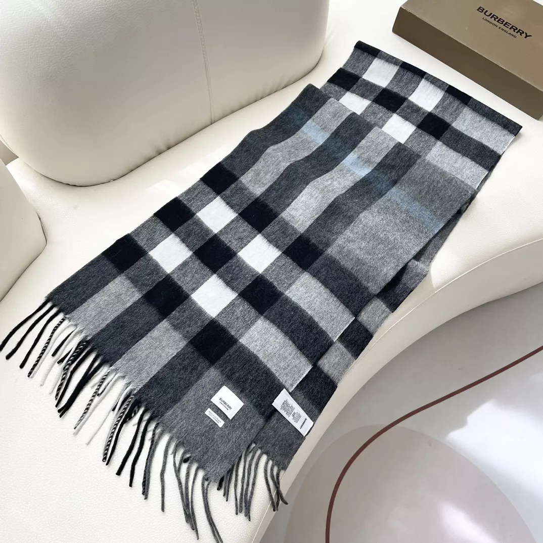 Burberry Scarf For Women EyeCatching 7006