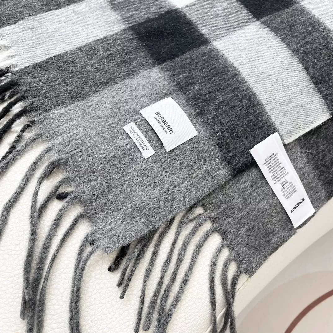 Burberry Scarf For Women EyeCatching 7006