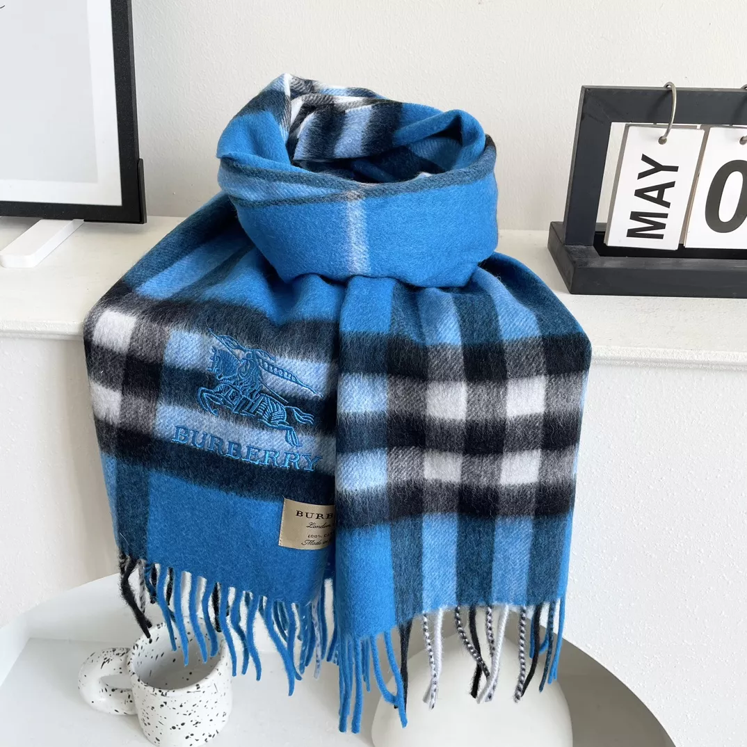Burberry Scarf For Women Flexible 1554