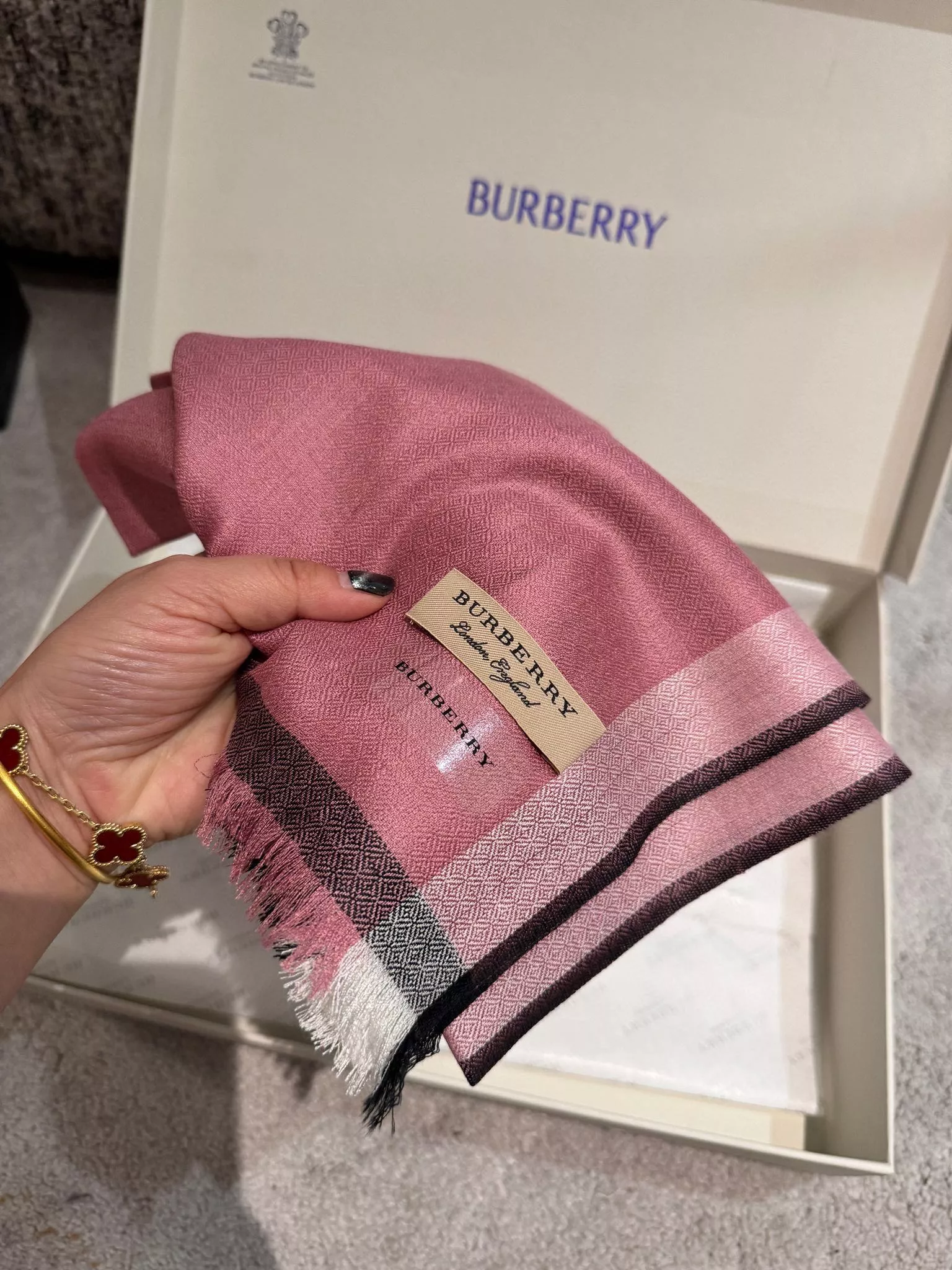 Burberry Scarf For Women Minimalist 8530