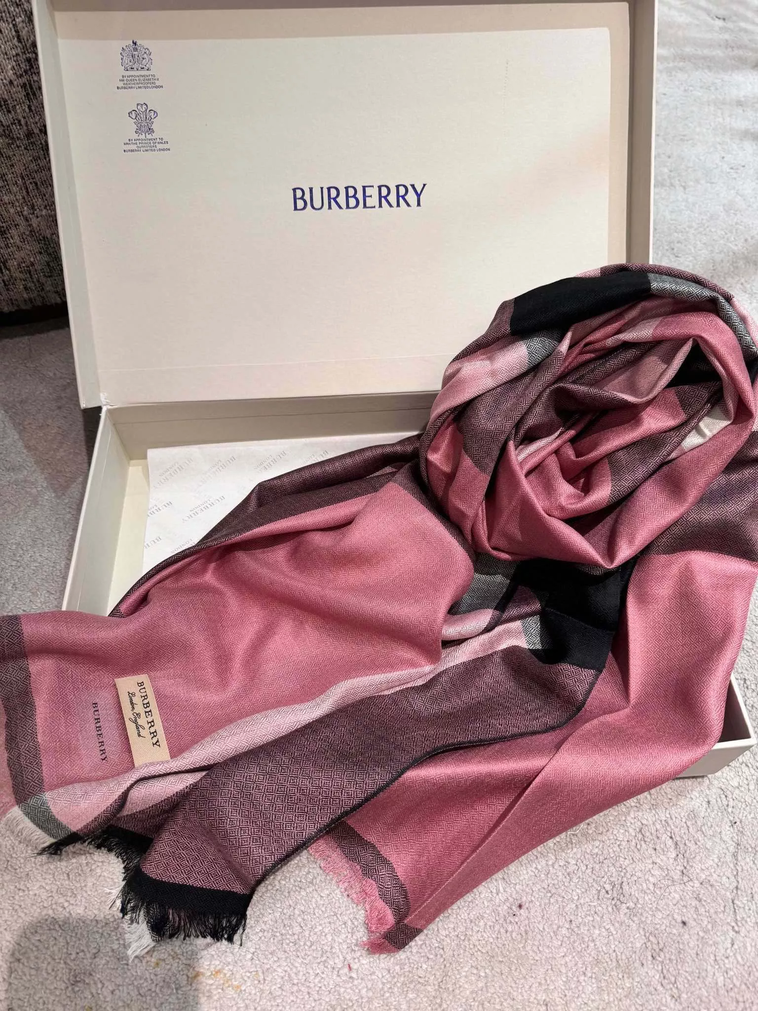 Burberry Scarf For Women Minimalist 8530