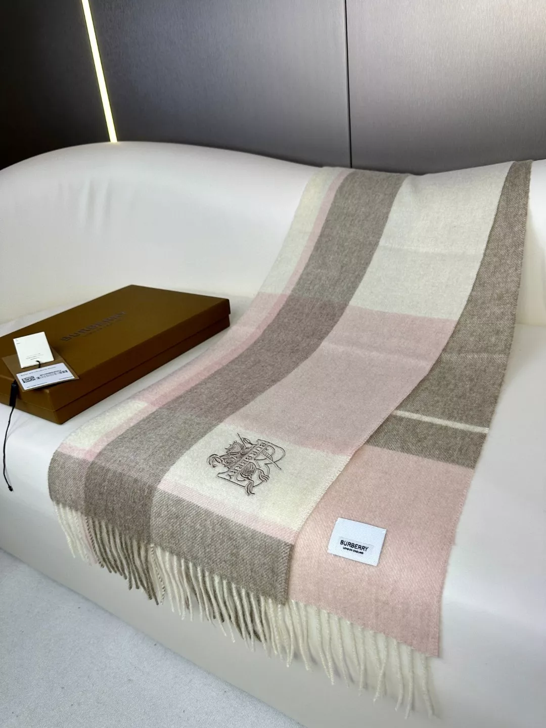 Burberry Scarf For Women Soft 3777