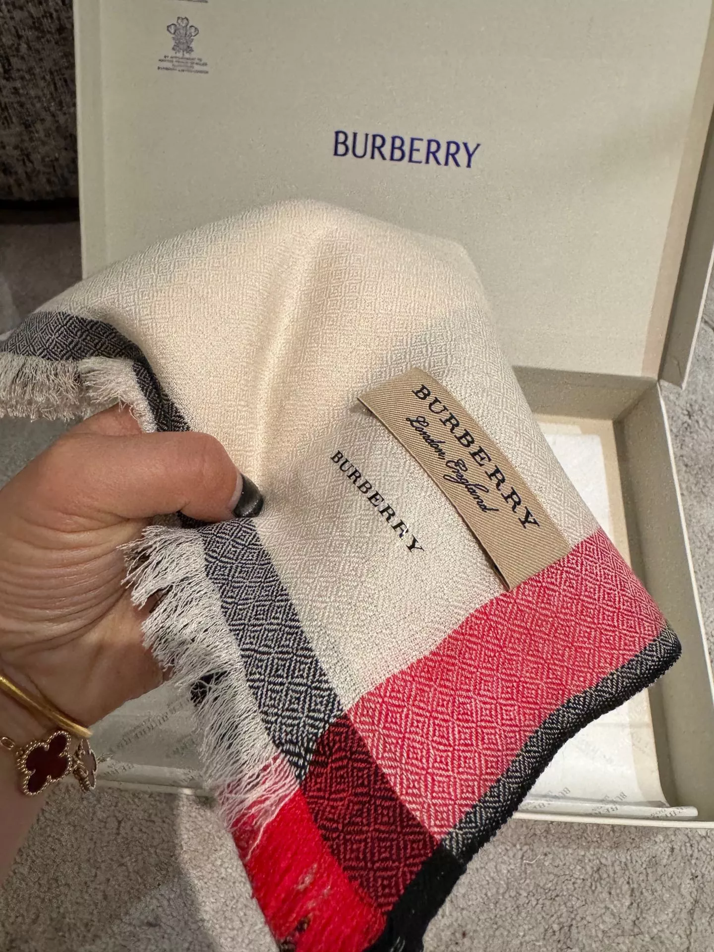 Burberry Scarf For Women StreetReady 9709