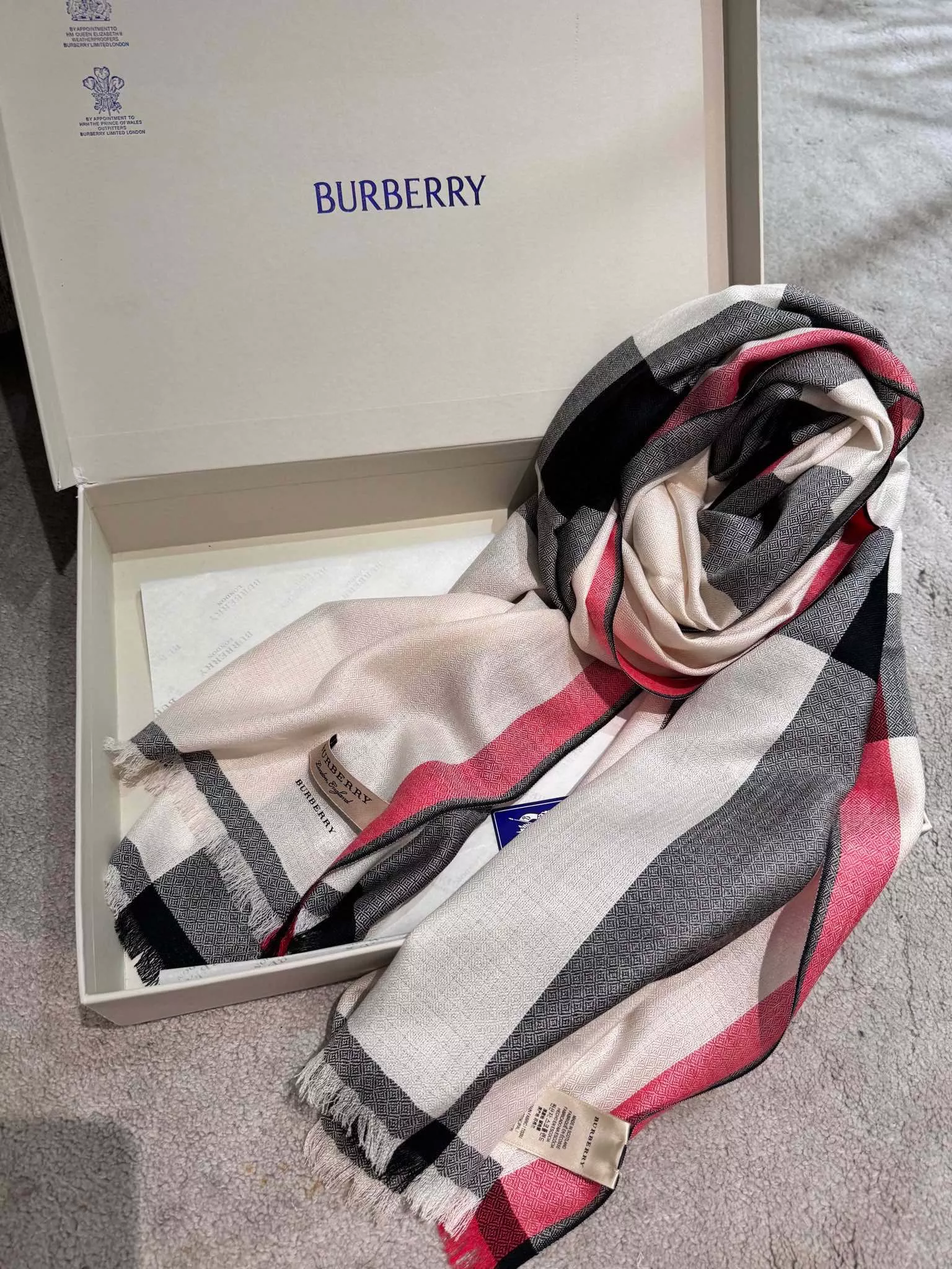 Burberry Scarf For Women StreetReady 9709
